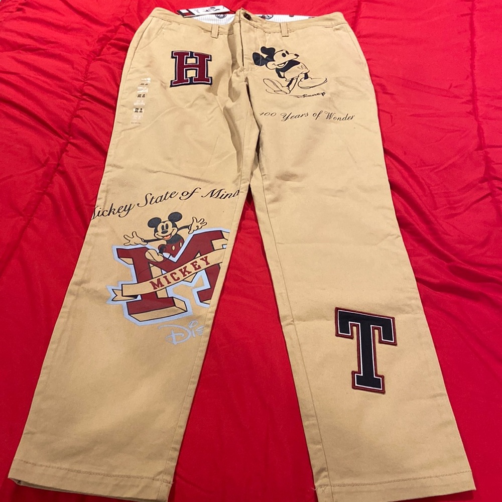 Tommy Hilfiger Jeans.